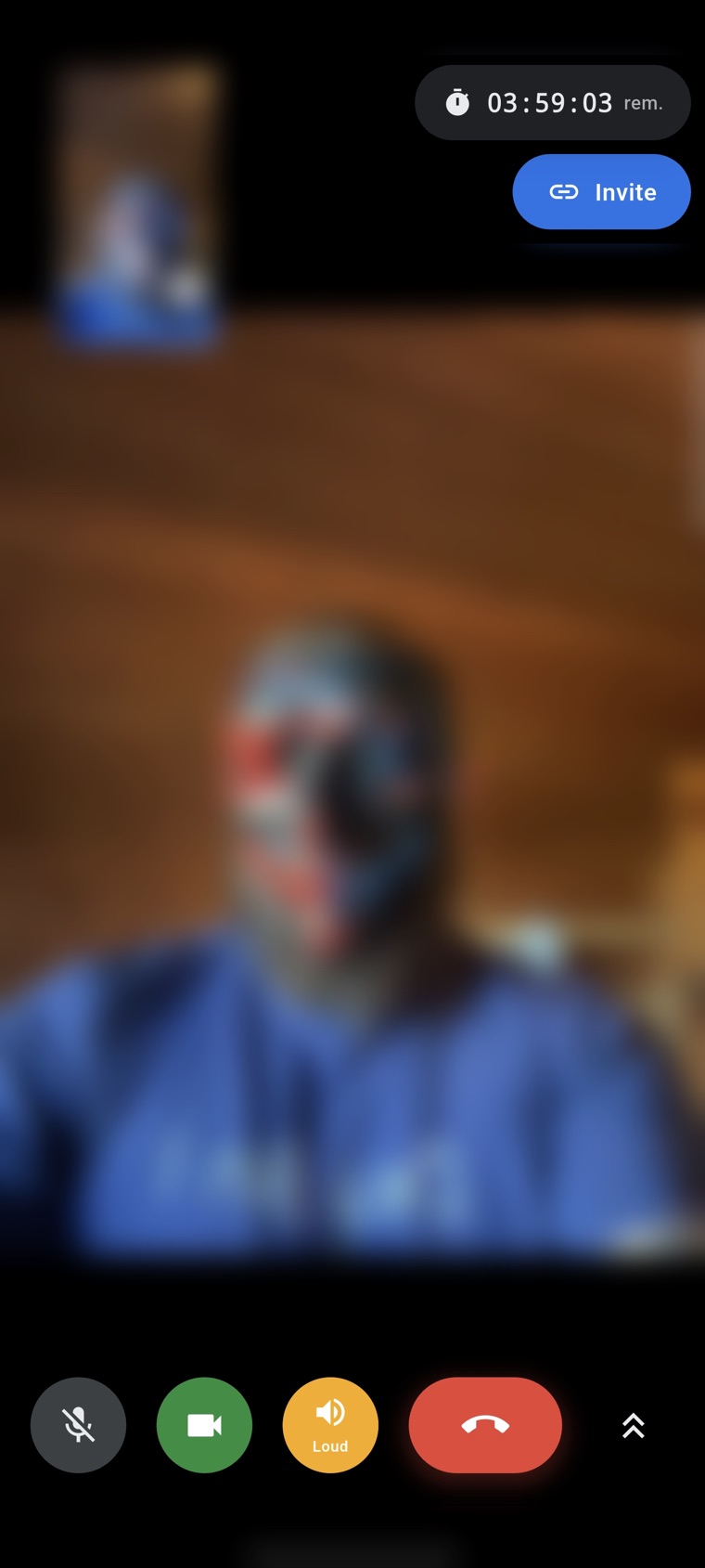 One2One video call — time remaining, an Invite link, and mic, camera, speaker and hang-up buttons